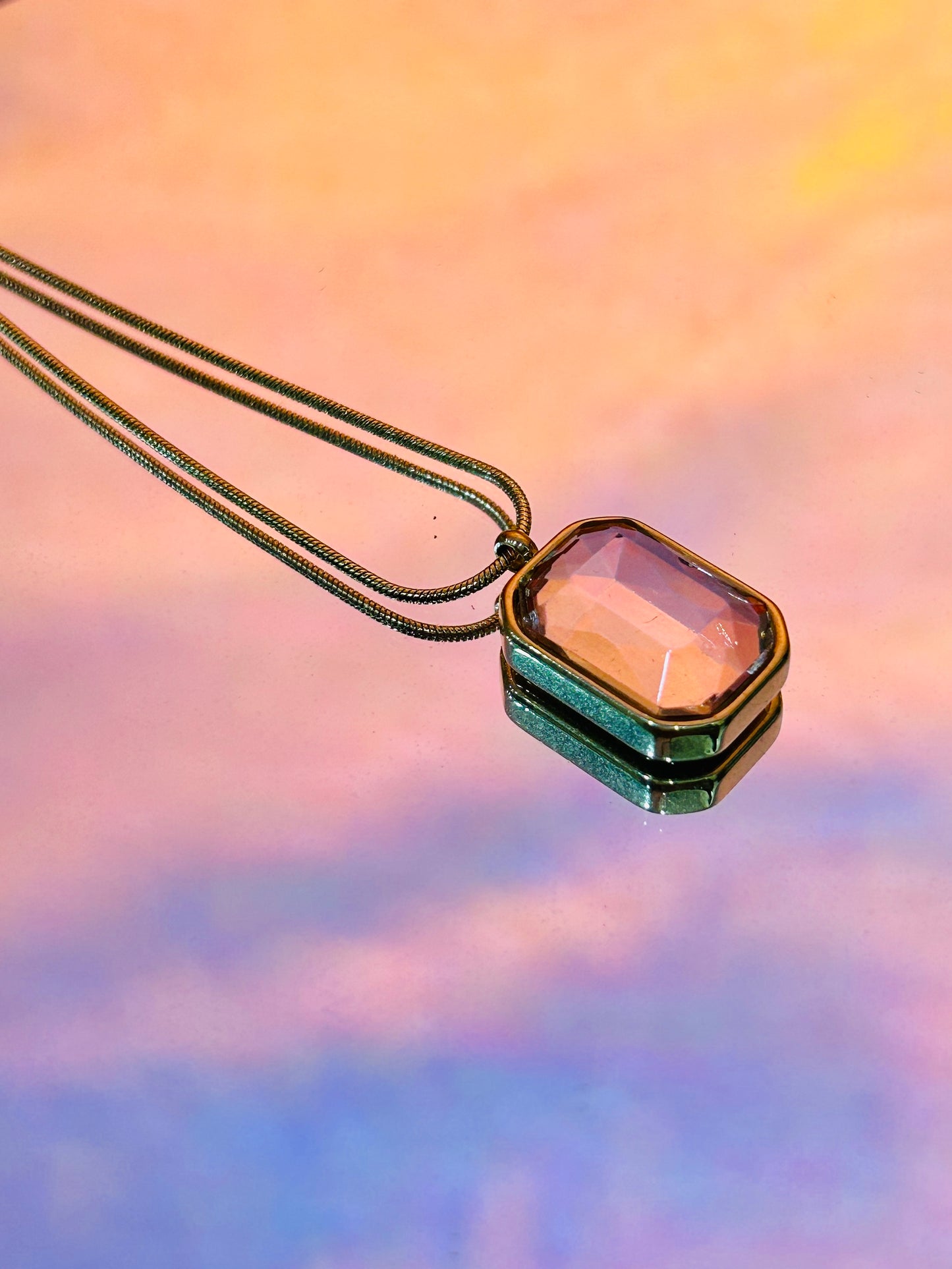 Zephyr Minimal Pink Necklace