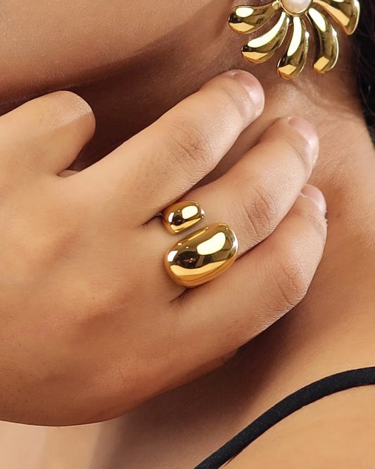 Onyx Chunky Golden Anti-tarnish Ring